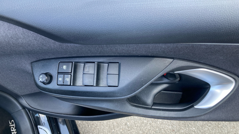 Toyota Yaris 1.5 Hybrid Design 5dr CVT Hybrid Hatchback